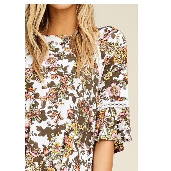 LAST ONE πFloral Bell Sleeve topπ - Picture 4 of 6